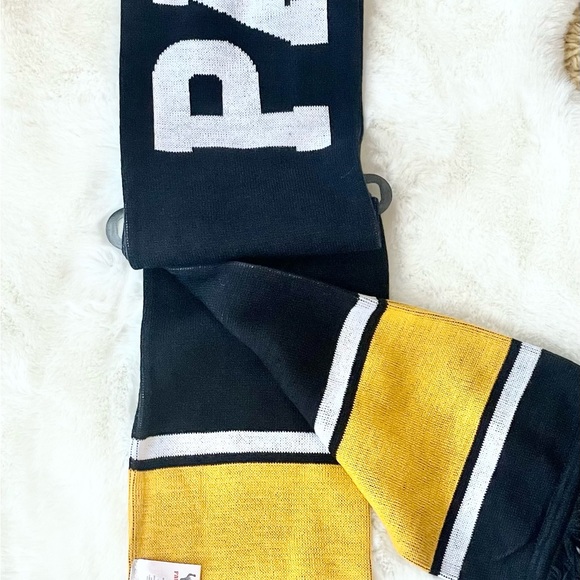 New with tag INDIANA PACERS SCARF official NBA Gear with LOGO & PACERS IN white - Picture 5 of 5